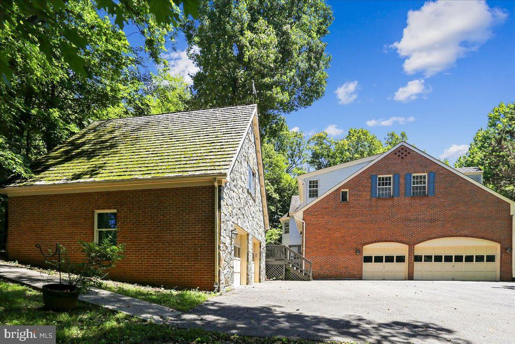Image 112 of property listing at 11720 GLEN CT, Potomac, MD 20854