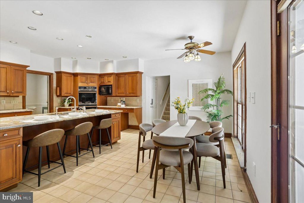 Image 18 of property listing at 11720 GLEN CT, Potomac, MD 20854