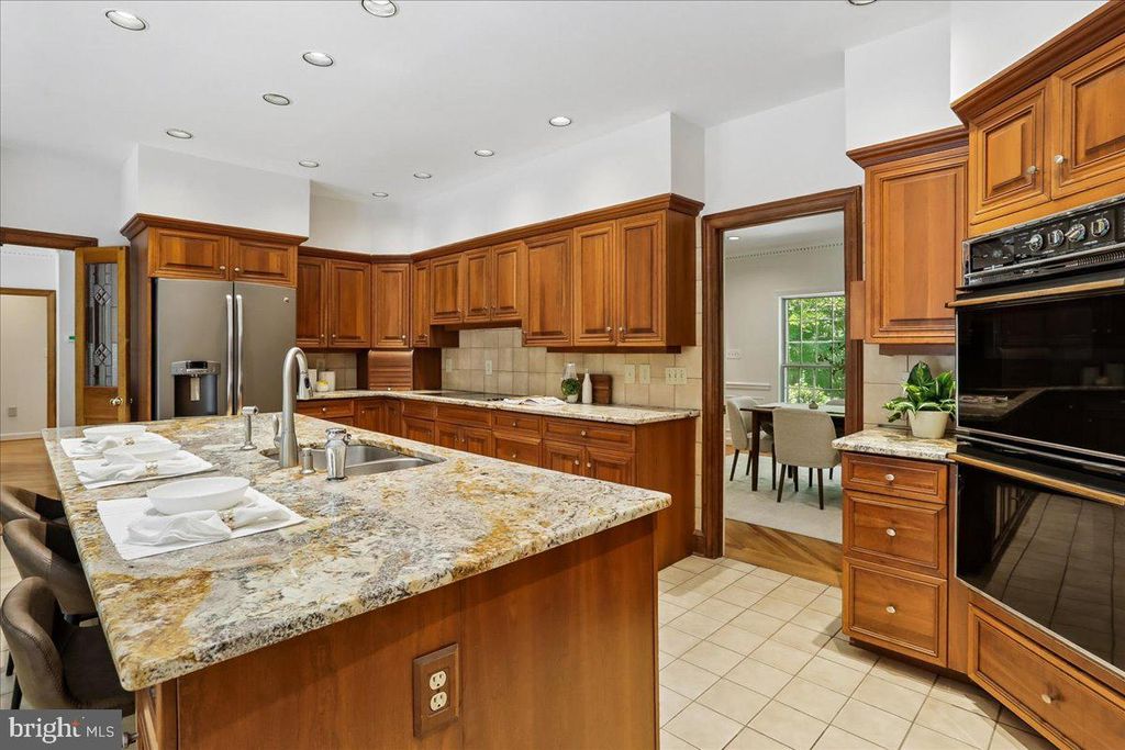 Image 35 of property listing at 11720 GLEN CT, Potomac, MD 20854