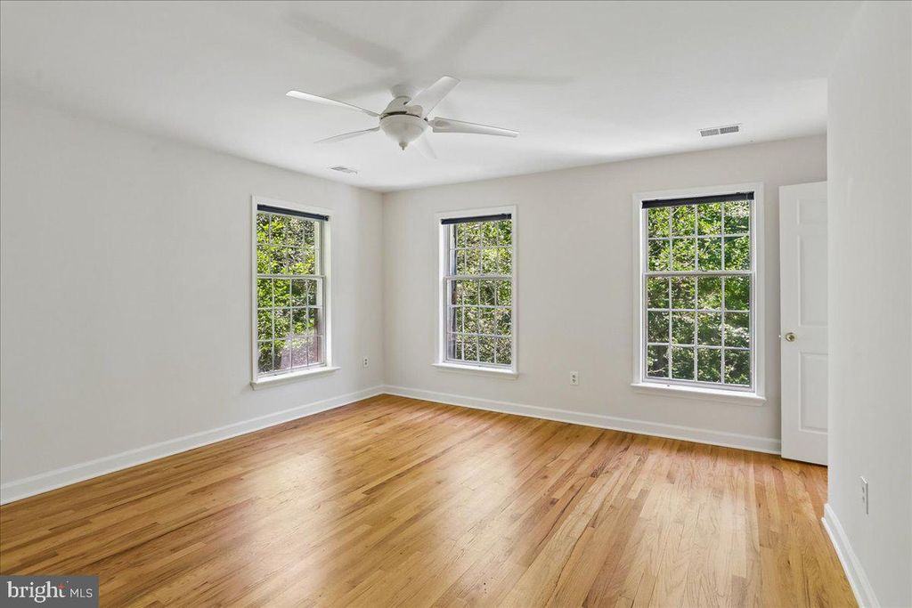 Image 45 of property listing at 11720 GLEN CT, Potomac, MD 20854