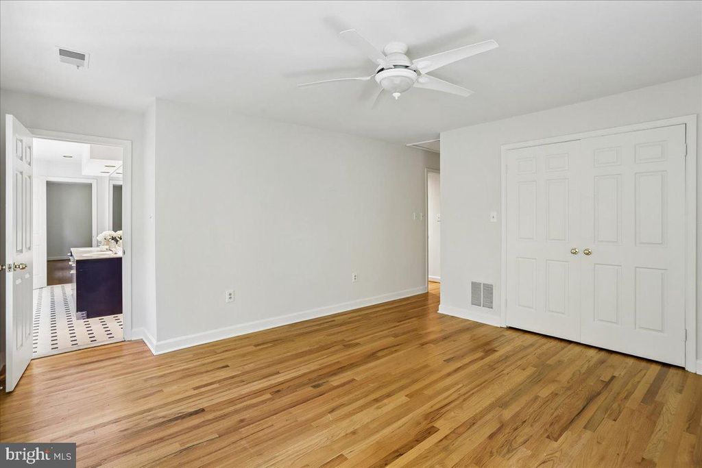 Image 47 of property listing at 11720 GLEN CT, Potomac, MD 20854