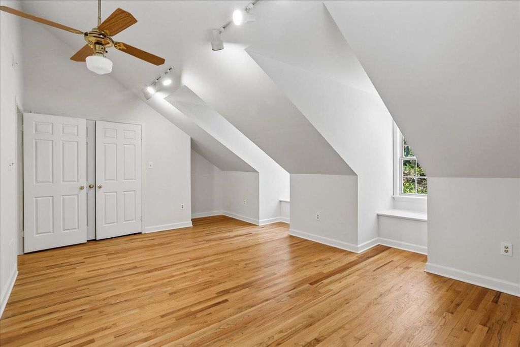 Image 54 of property listing at 11720 GLEN CT, Potomac, MD 20854