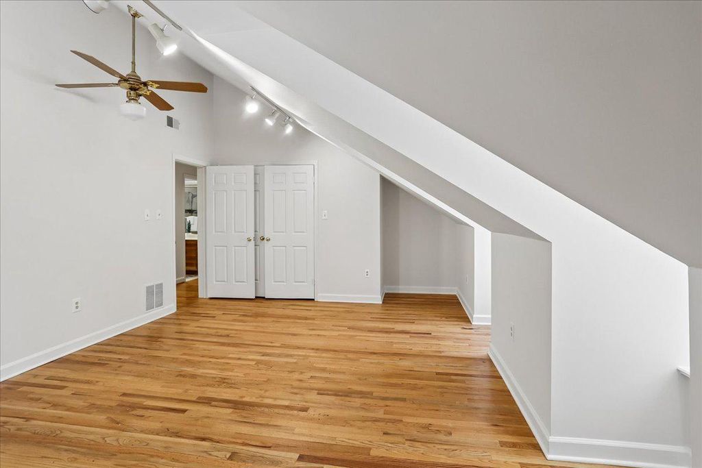 Image 55 of property listing at 11720 GLEN CT, Potomac, MD 20854
