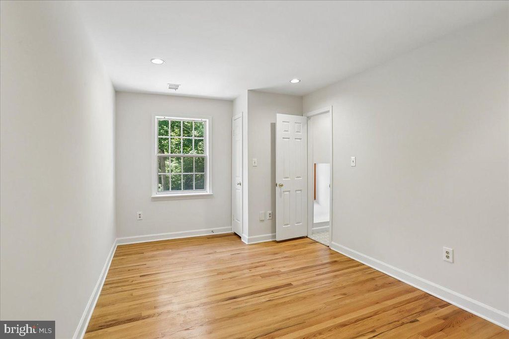 Image 56 of property listing at 11720 GLEN CT, Potomac, MD 20854