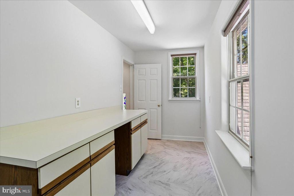 Image 60 of property listing at 11720 GLEN CT, Potomac, MD 20854