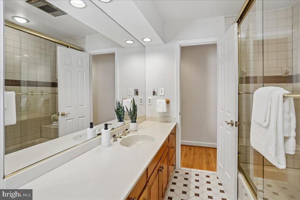 Image 62 of property listing at 11720 GLEN CT, Potomac, MD 20854