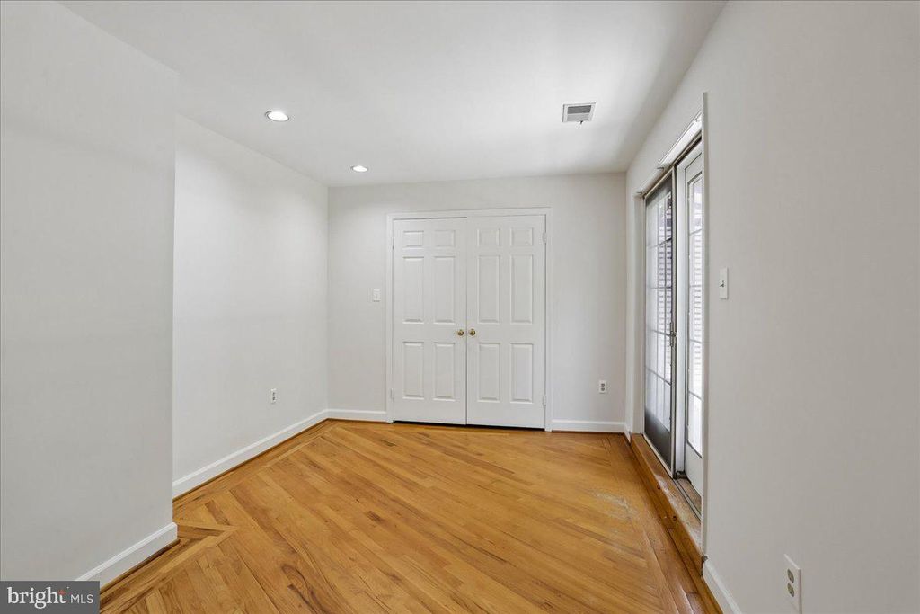 Image 63 of property listing at 11720 GLEN CT, Potomac, MD 20854