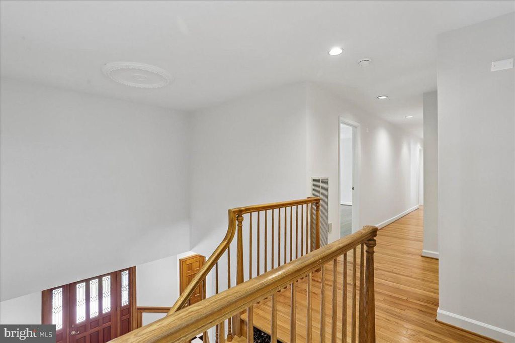 Image 76 of property listing at 11720 GLEN CT, Potomac, MD 20854