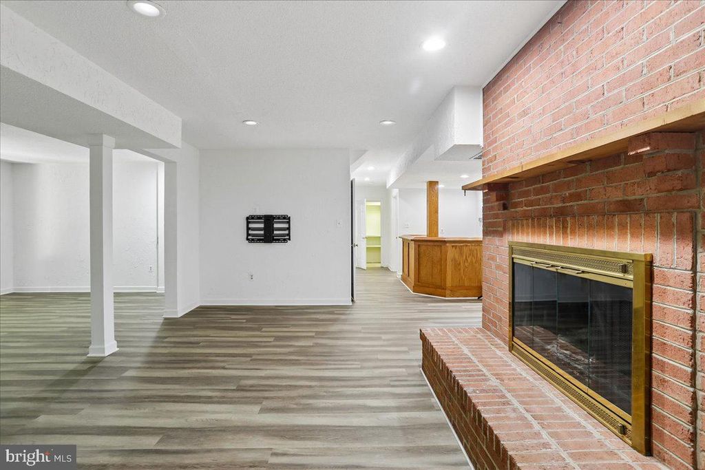 Image 80 of property listing at 11720 GLEN CT, Potomac, MD 20854