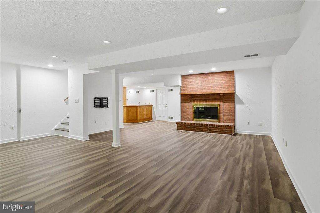Image 81 of property listing at 11720 GLEN CT, Potomac, MD 20854