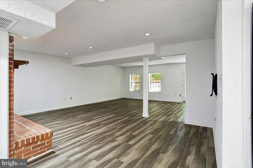 Image 82 of property listing at 11720 GLEN CT, Potomac, MD 20854