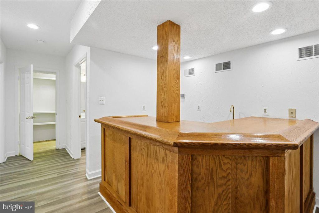 Image 83 of property listing at 11720 GLEN CT, Potomac, MD 20854
