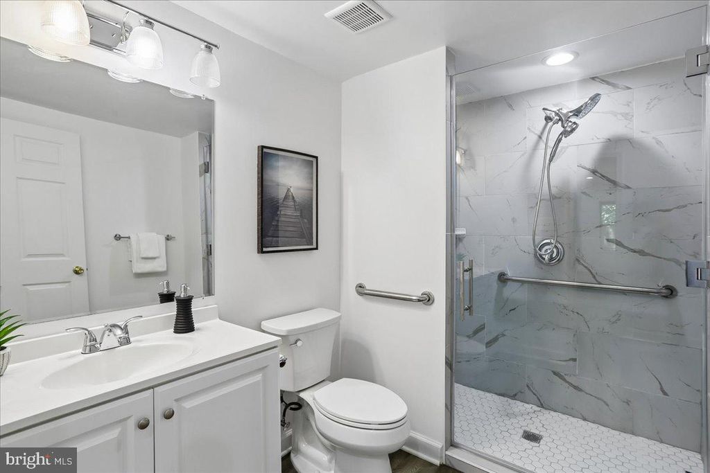 Image 84 of property listing at 11720 GLEN CT, Potomac, MD 20854