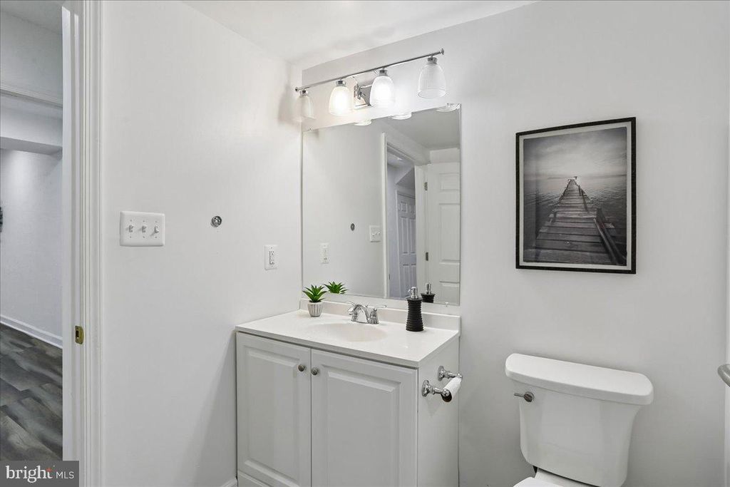 Image 85 of property listing at 11720 GLEN CT, Potomac, MD 20854