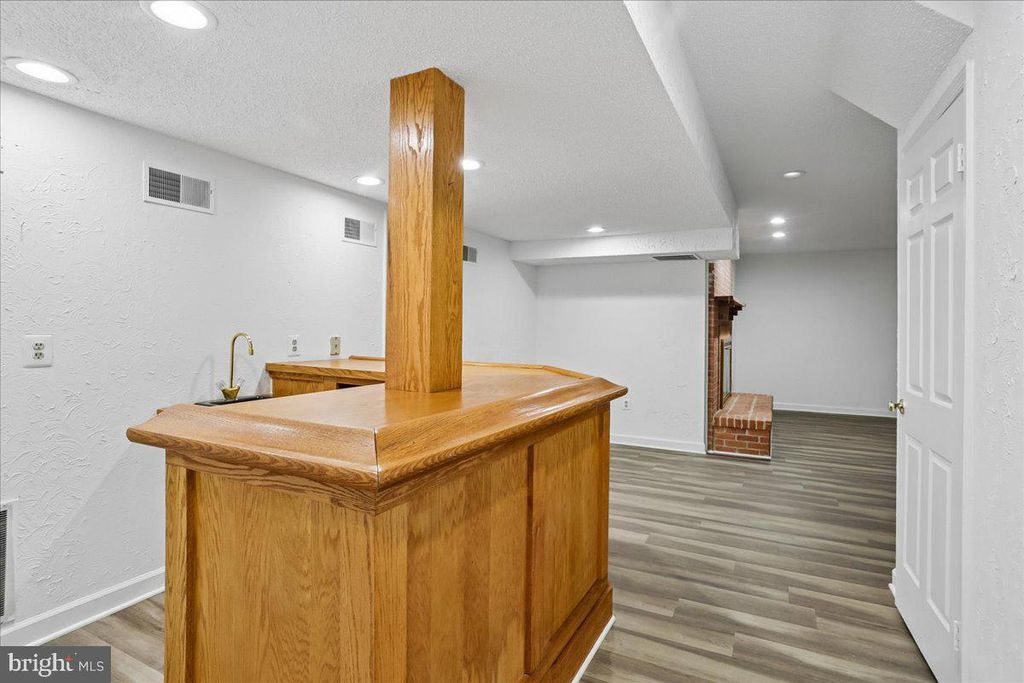 Image 90 of property listing at 11720 GLEN CT, Potomac, MD 20854