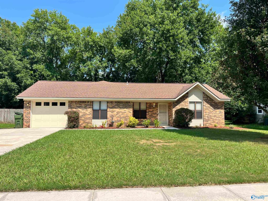 9718 Wallwood Drive, Huntsville, AL 35803