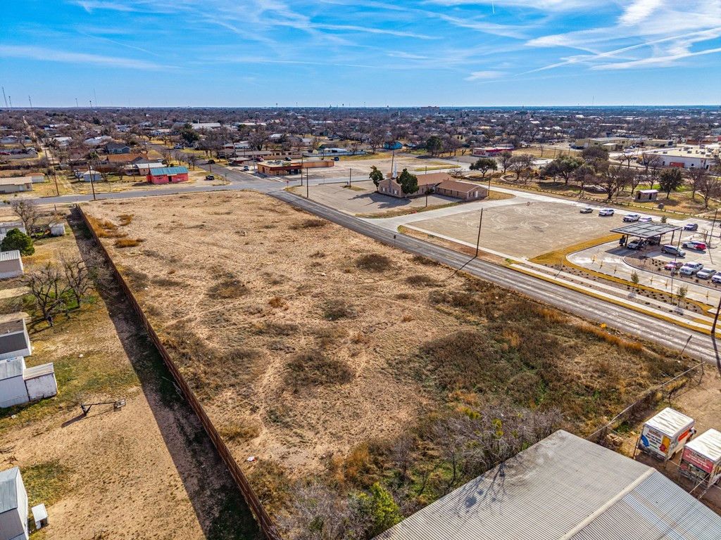 Image 13 of property listing at 2215 Martin Luther King Street, San Angelo, TX 76903