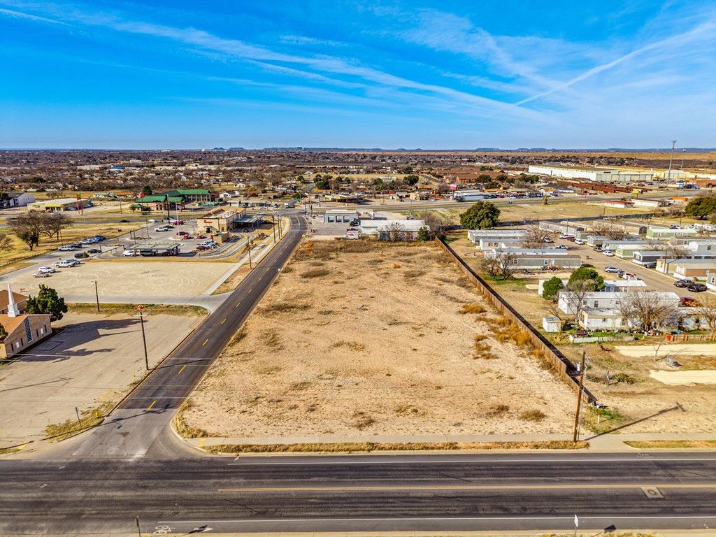 Image 3 of property listing at 2215 Martin Luther King Street, San Angelo, TX 76903