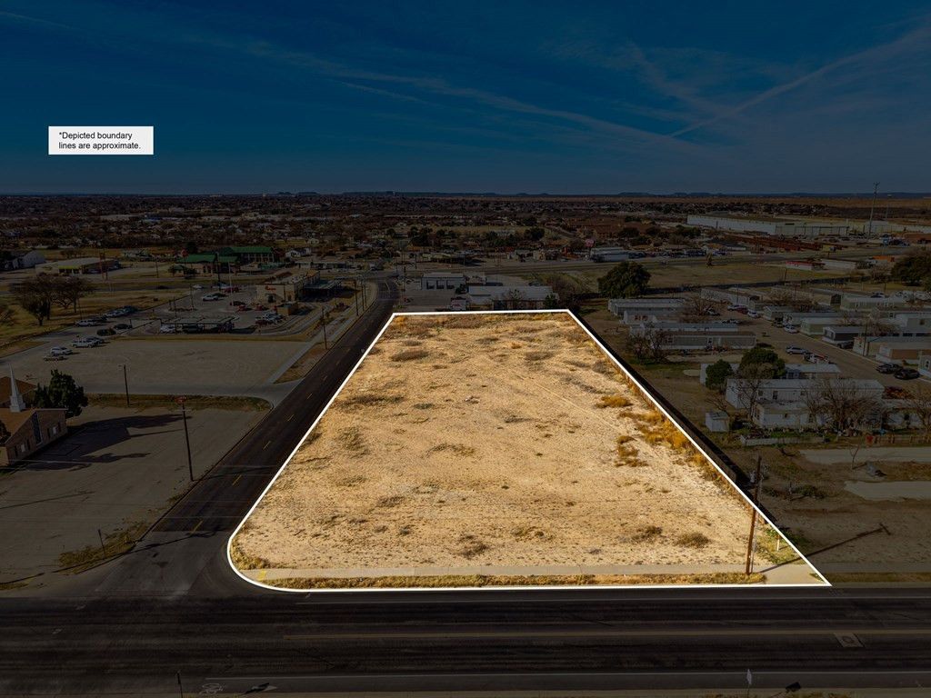 Image 4 of property listing at 2215 Martin Luther King Street, San Angelo, TX 76903