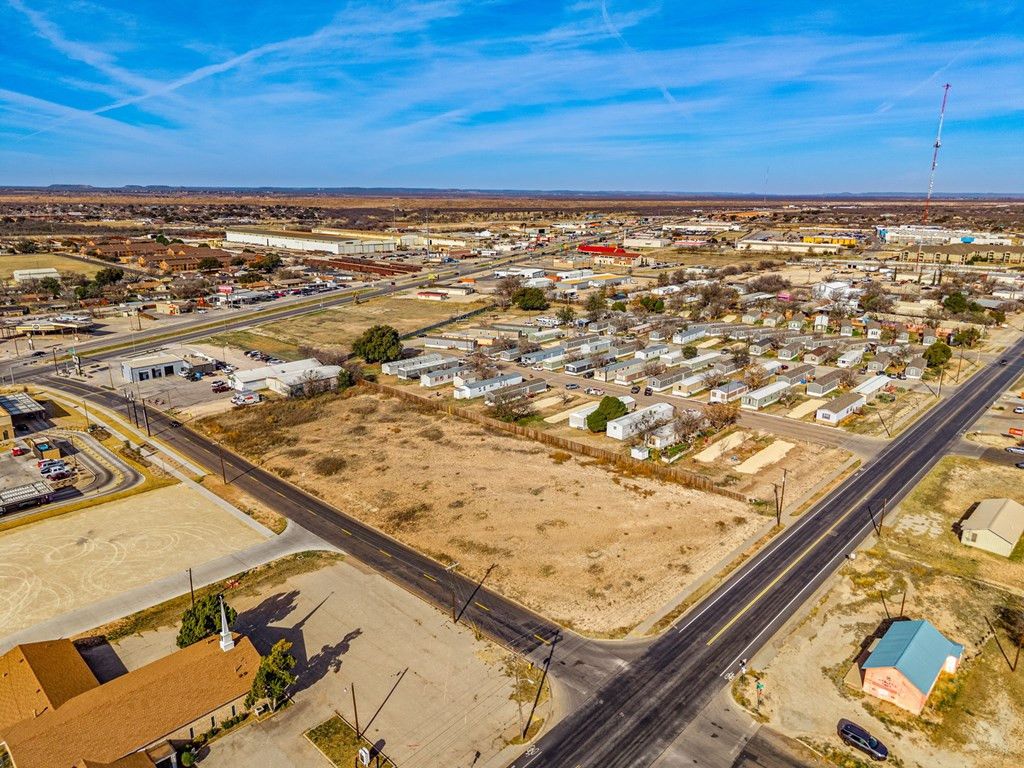 Image 5 of property listing at 2215 Martin Luther King Street, San Angelo, TX 76903