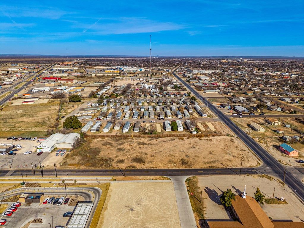 Image 6 of property listing at 2215 Martin Luther King Street, San Angelo, TX 76903