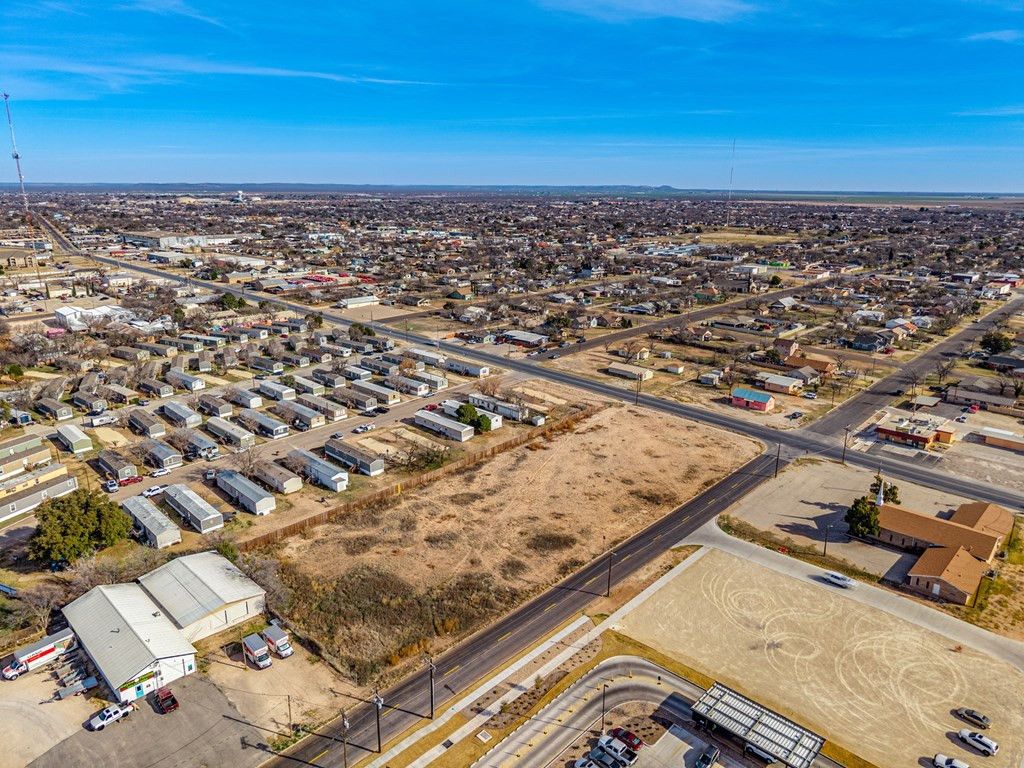 Image 7 of property listing at 2215 Martin Luther King Street, San Angelo, TX 76903