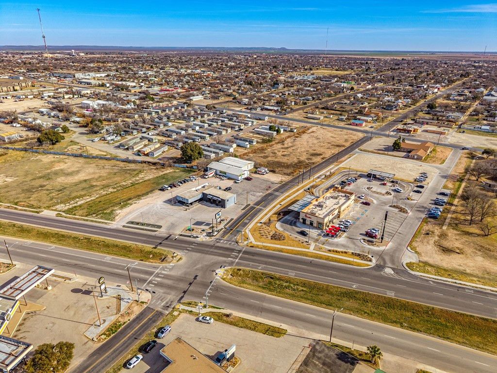 Image 8 of property listing at 2215 Martin Luther King Street, San Angelo, TX 76903