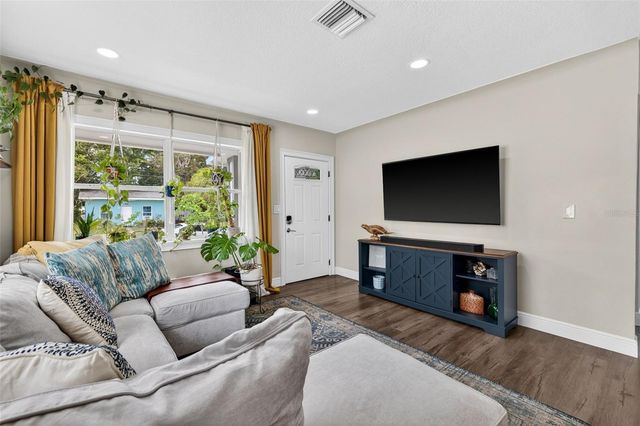 768 53RD TERRACE N, St Petersburg, FL 33703