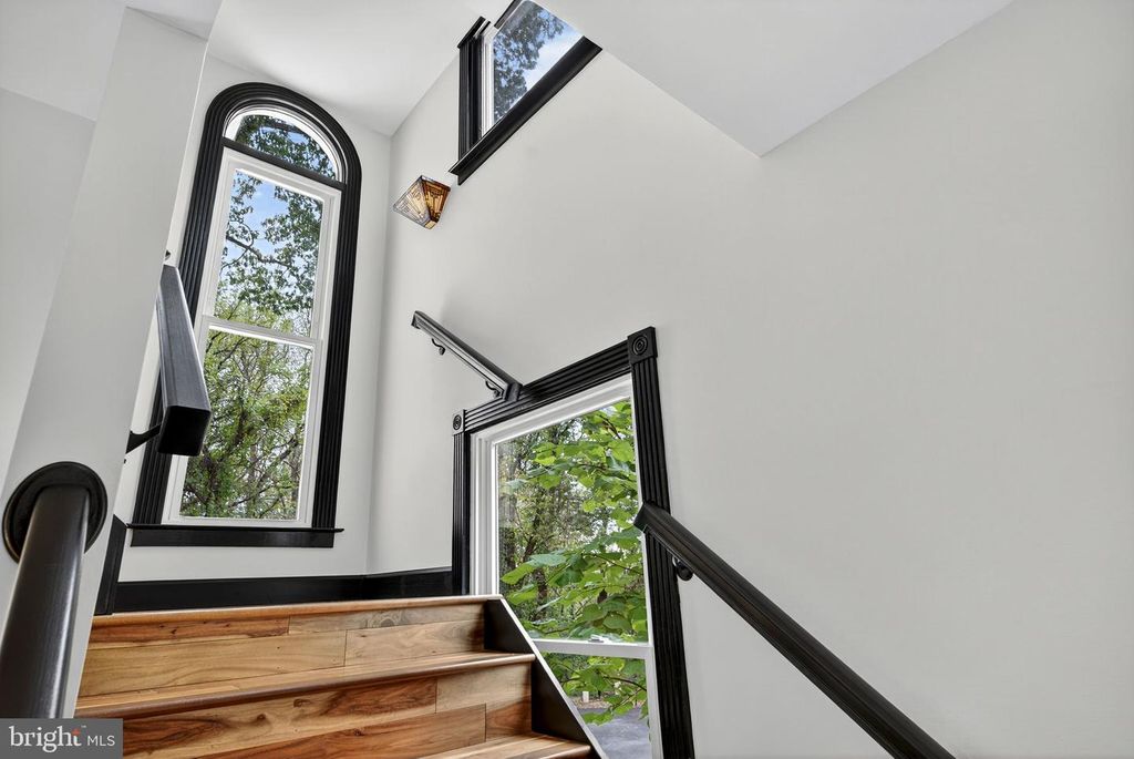 12894 FURNACE MOUNTAIN RD, Lovettsville, VA 20180