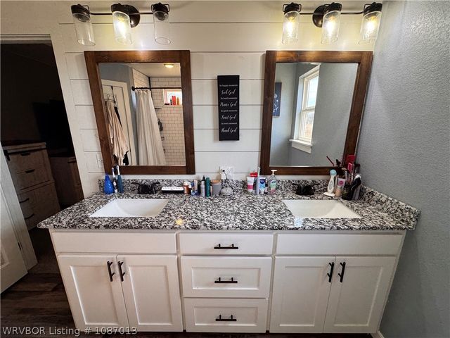 32811 Webb Lane, Poteau, OK 74953