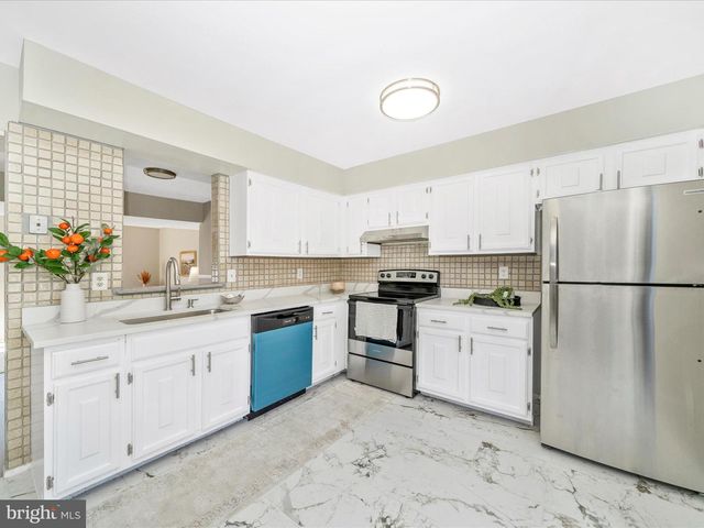 18 VILLA CAPRI CIR, Baltimore, MD 21221