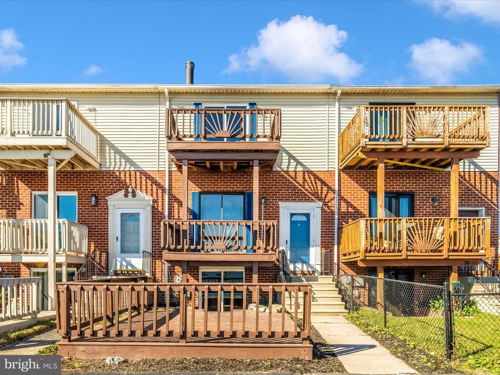 18 VILLA CAPRI CIR, Baltimore, MD 21221