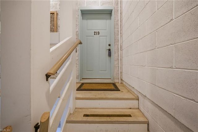 7922 Shore Dr Apt 219, Norfolk, VA 23518