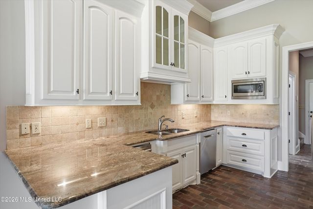 317 Gladeview Place, Brandon, MS 39047