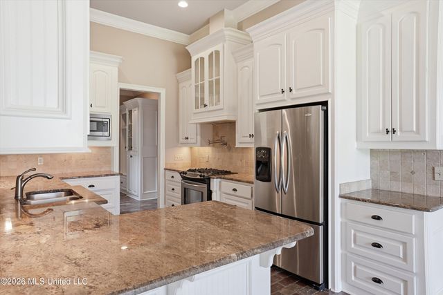 317 Gladeview Place, Brandon, MS 39047