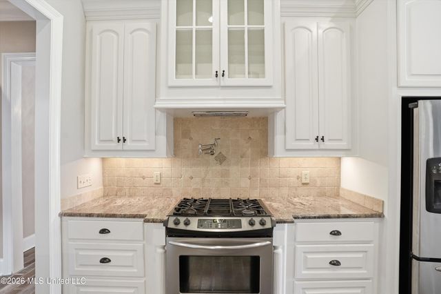317 Gladeview Place, Brandon, MS 39047