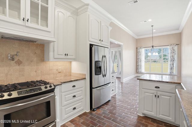317 Gladeview Place, Brandon, MS 39047