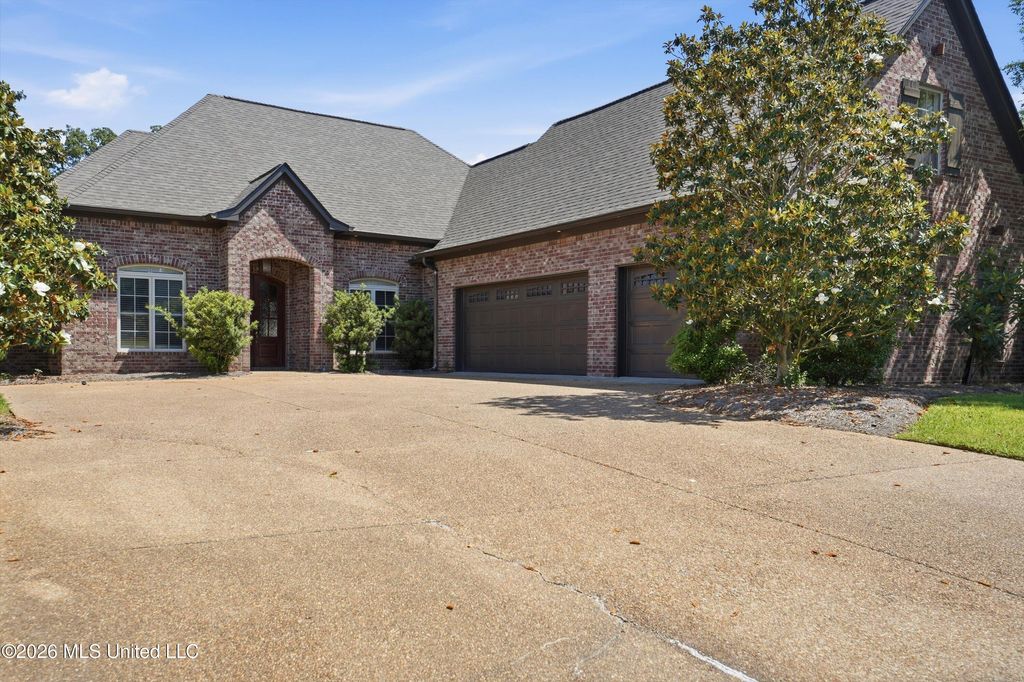 317 Gladeview Place, Brandon, MS 39047