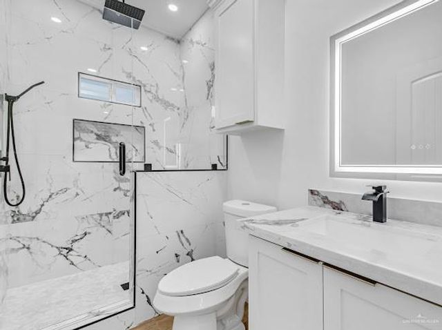 5916 N Gira Del Sol Street, Edinburg, TX 78542