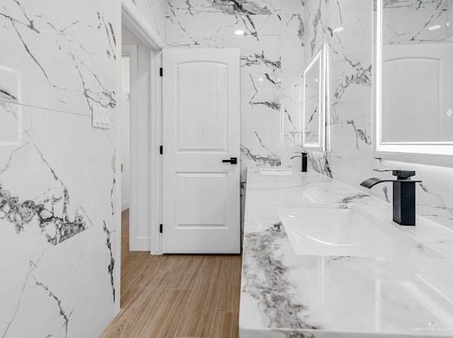 5916 N Gira Del Sol Street, Edinburg, TX 78542