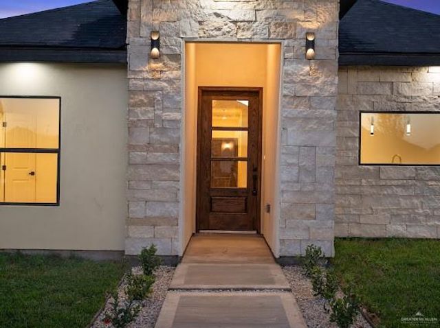 5916 N Gira Del Sol Street, Edinburg, TX 78542