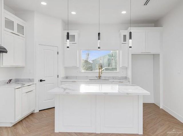 5916 N Gira Del Sol Street, Edinburg, TX 78542