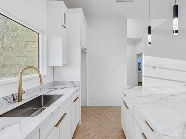 5916 N Gira Del Sol Street, Edinburg, TX 78542