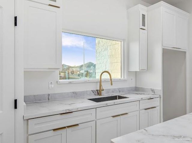 5916 N Gira Del Sol Street, Edinburg, TX 78542