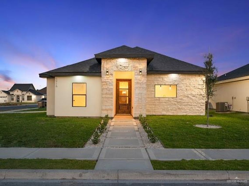 5916 N Gira Del Sol Street, Edinburg, TX 78542