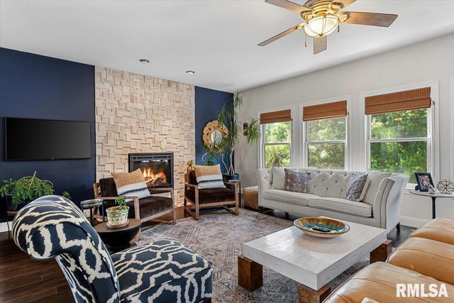 1104 Jemi Lane, Chatham, IL 62629
