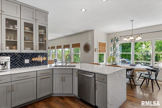 1104 Jemi Lane, Chatham, IL 62629
