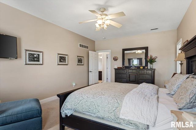 1104 Jemi Lane, Chatham, IL 62629