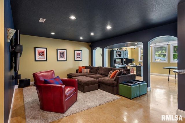 1104 Jemi Lane, Chatham, IL 62629