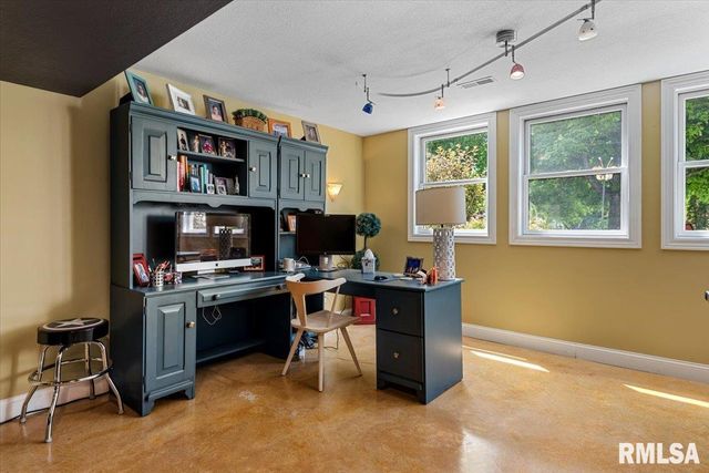 1104 Jemi Lane, Chatham, IL 62629
